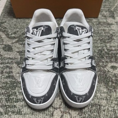 Louis Vuitton Monogram Low Top Lace Up Sneakers White/Gray Leather Rubber