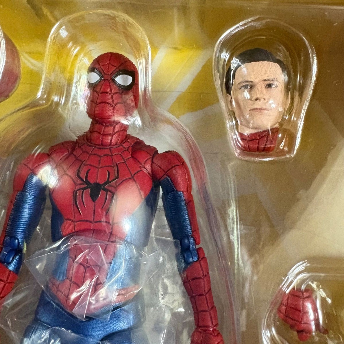 Medicom Toy MAFEX No.262 Spider-Man New Red & Blue Suit No Way