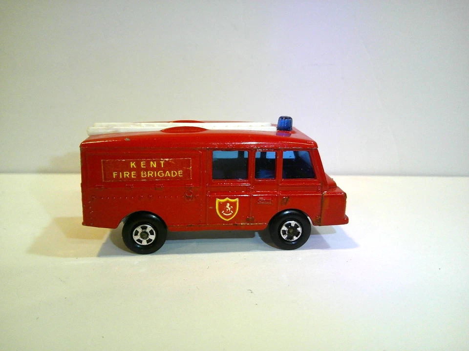 Matchbox 59 Land Rover Fire Truck - Lesney Transitional Superfast - Image 4 of 4