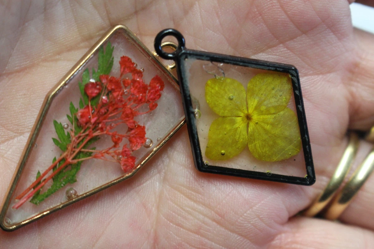 Collier Fantaisie Avec Pendentif Feuille Et Perles - Doré - Occasion - Bijou Bohème