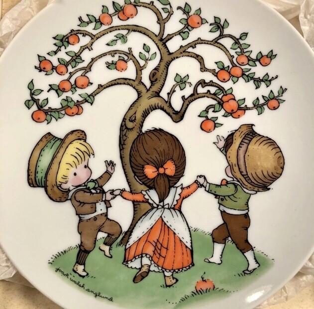 Vintage Joan Walsh Anglund First Edition Decor Plate comes with
