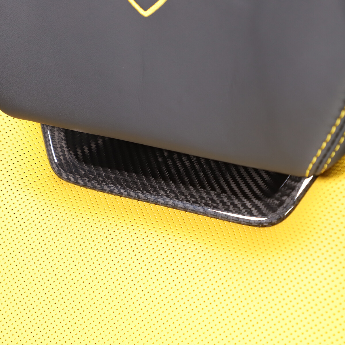 Real Carbon Fiber Seat Headrest Front Cover For Lamborghini URUS 2018-2023