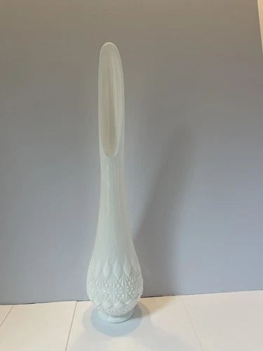 Vintage Fenton Olde Virginia Glass Milk Glass Diamond Pattern Vase 16”