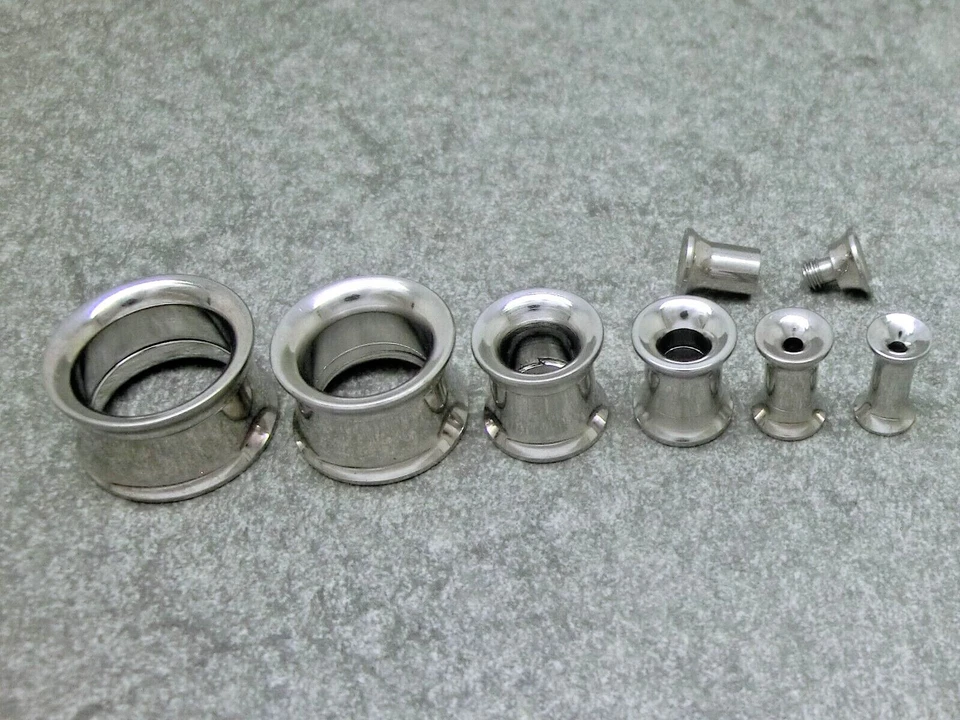 Flesh Vite Tunnel Ear Plug Acciaio Inox 2,5mm - 16mm Color Argento Orecchio - Immagine 2 di 4