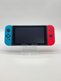 Nintendo Switch HAC-001(01) 32GB w/ Joycons & Mario Kart Deluxe 8 Game