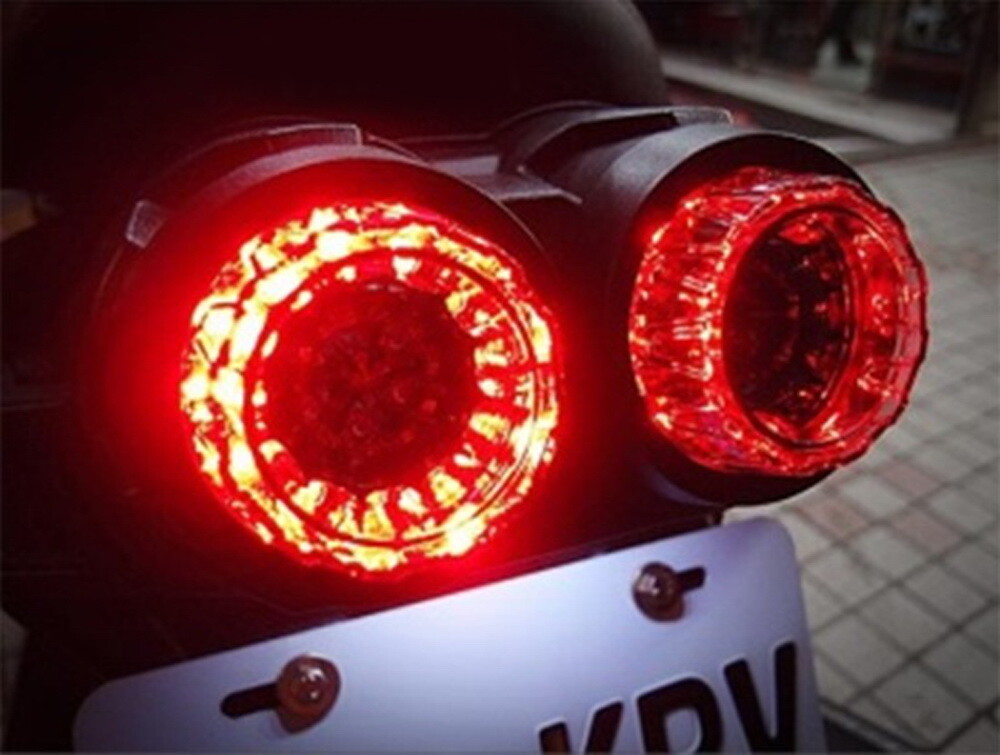 Fanale Targa LED Universale Per Moto - Luce Bianca/stop, Nero, Alluminio Bjmoto