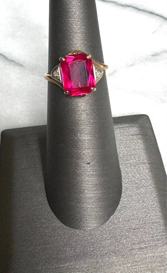 ART DECO YELLOW GOLD LAB-CREATED PINK SAPPHIRE AND DIAMOND RING SIZE 5 - Image 2 of 4