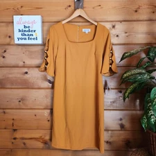 Shelby Palmer NWT L630 Inca Gold Crepe Shift Sheath Dress Studs Slit Sleeve Sz 6