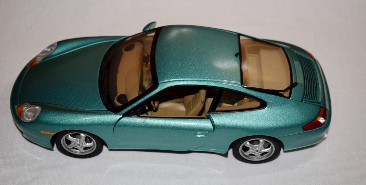 Porsche 911 Carrera 996 Grise échelle 1/18 - UT Models - Occasion