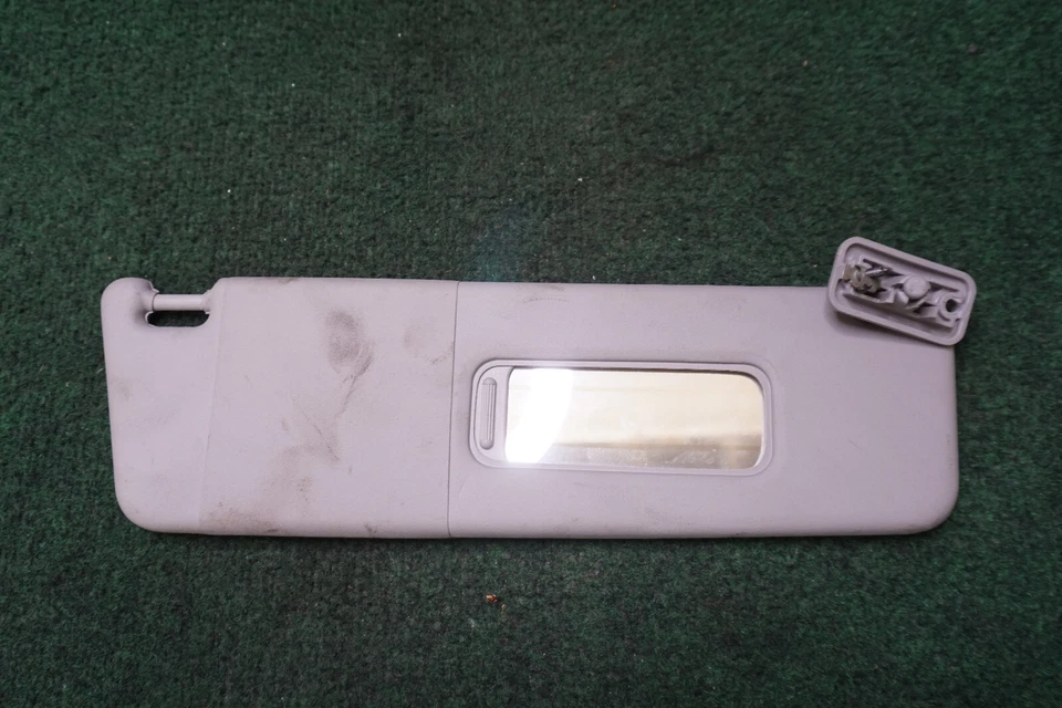 2010 2011 2012 2013 14 15 CHEVROLET CAMARO RIGHT Sun Visor OEM 1 Peice 92236029 - Image 2 of 4