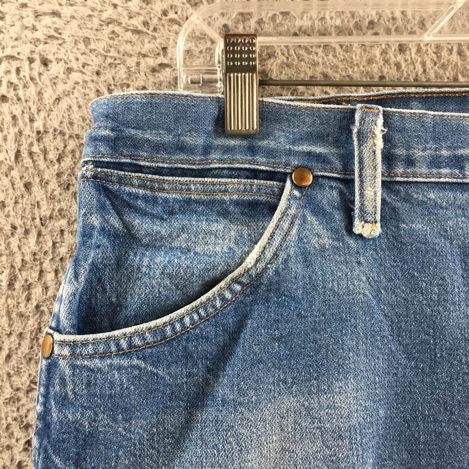 Pantalones de mezclilla Wrangler corte vaquero para hombre 38x32 azul algodón tiro alto cremallera informales Foto 3 de 4