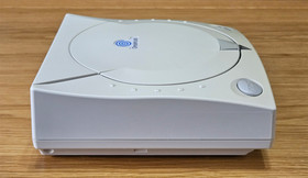 SEGA DREAMCAST VIDEO GAMES CONSOLE BOXED + 2 CONTROLLERS + 3 VMU + 2 VIBRATION