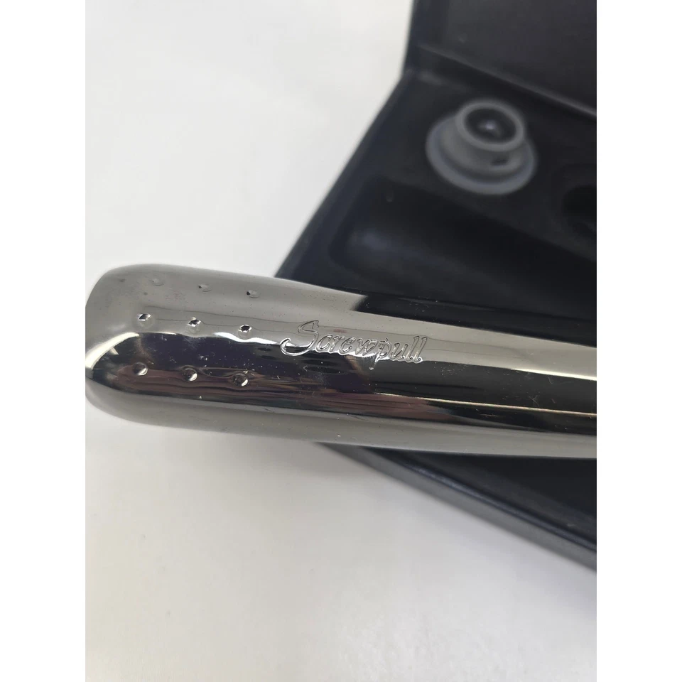 Le Creuset Screwpull Bomba Ahorradora de Vino Cromo Set Foto 4 de 4