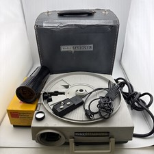 KODAK - Model: AF-2 - Ektagraphic Slide Projector w/Carry Case