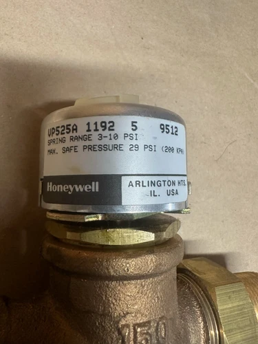 Honeywell VP525A1192 - Pneumatic Radiator Valve - N.O., 180F Max, 3/4", Straight