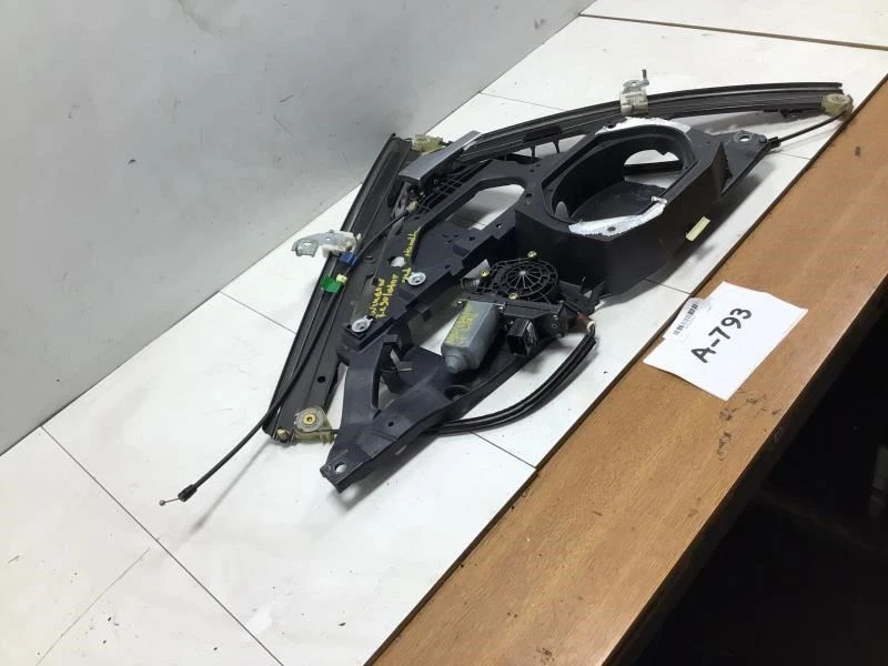 Lincoln Navigator 2003 regulador de ventana de puerta del conductor delantero izquierdo motor y transportista  Foto 3 de 4