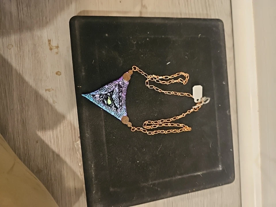 Ожерелье из дихроичного стекла с предохранителем кулон довольно фиолетовый, синий и розовый #R4TM - Изображение 2 из 4