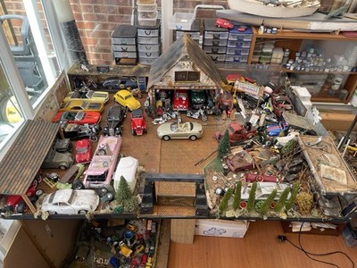 1/18 Diorama Kratzer gebaut inkl. 31 Autos und zehn Fahrräder riesig siehe Beschreibung