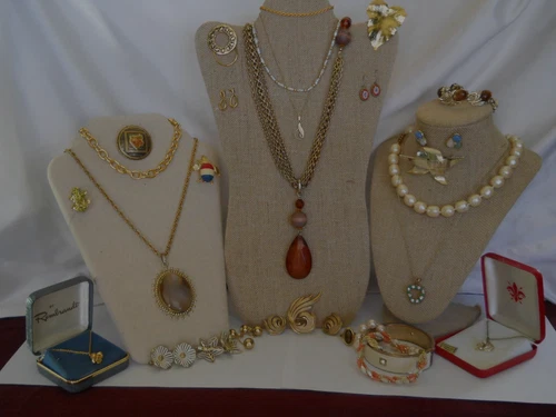 VTG Gold Tone Jewelry Lot 29 pc Trifari/Lisner/Monet/925/Gold Filled/Coro/More