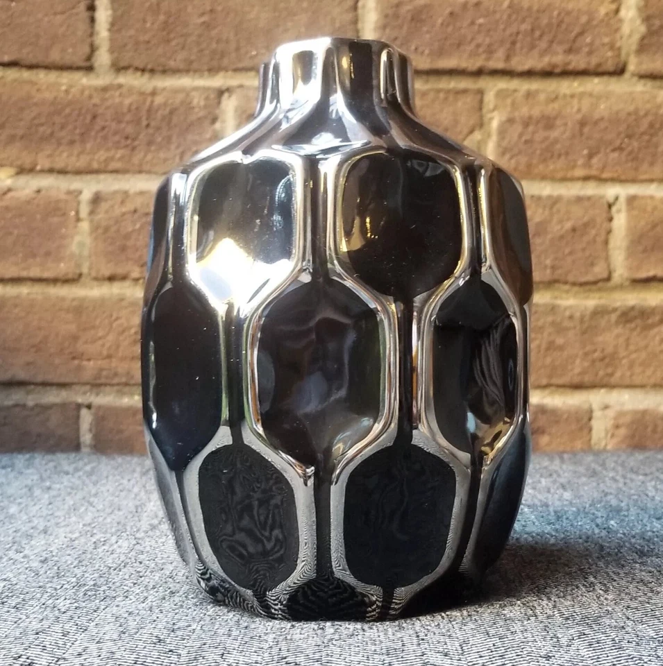 Short Neck Vase Black Silver Geometric Art Deco Modern Honeycomb Faceted Hexagon - Image 4 of 4