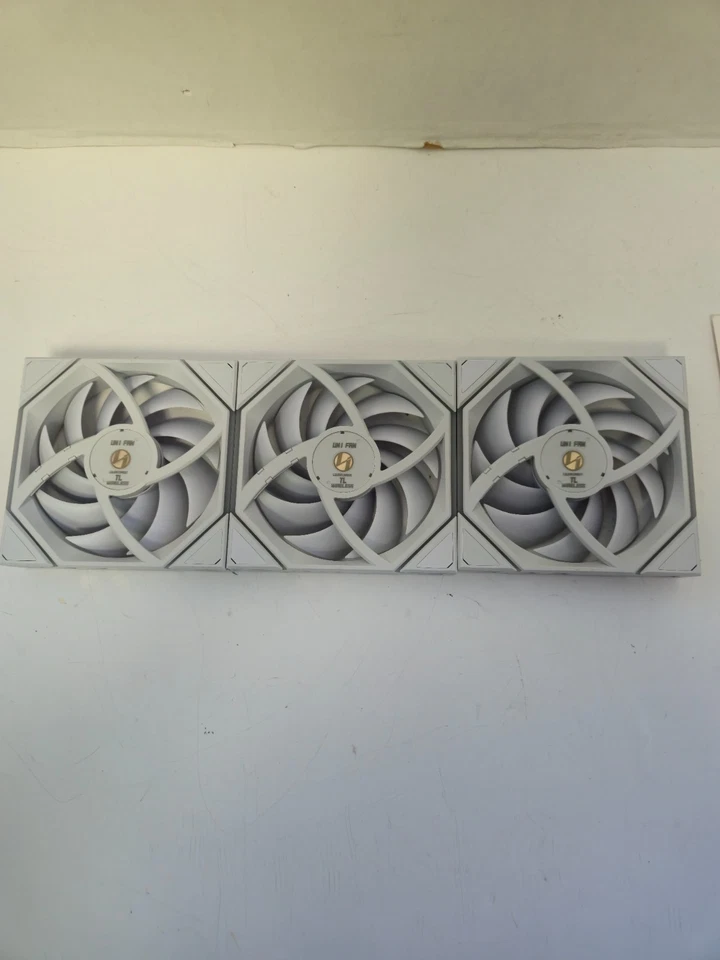 UNTESTED - FANS ONLY - Lian Li TL Wireless 120 Reverse Blade - White - 3 Pack - Image 2 of 4