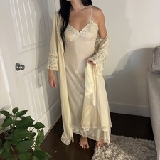 Vintage Miss Elaine Gold Label robe Set Long Nightgown Lace/embroidery