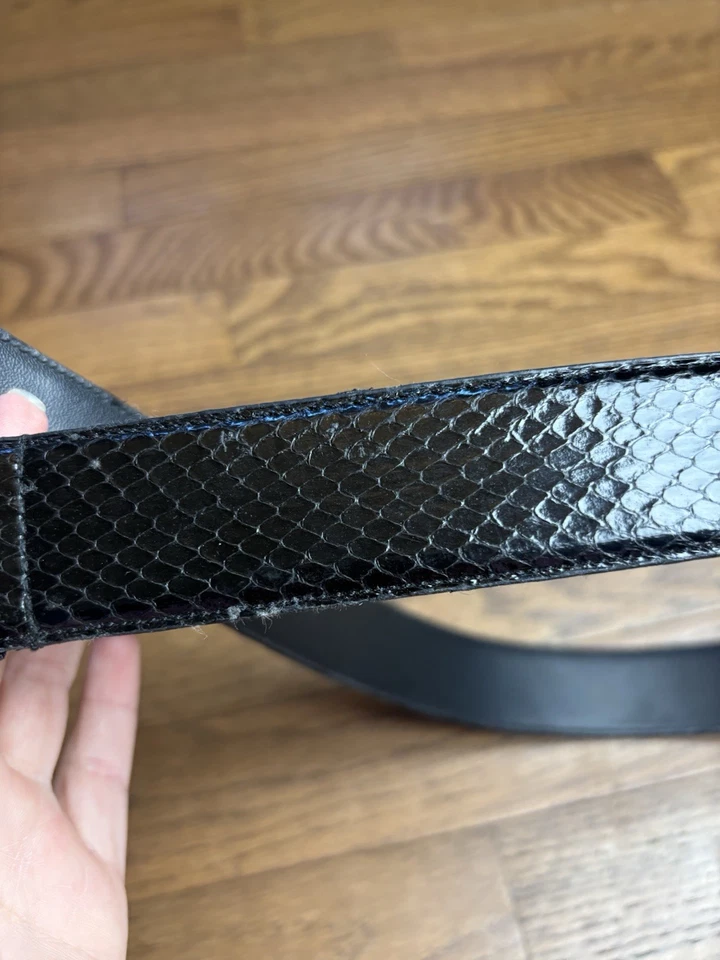 Cinto preto feminino vintage Magid pele de cobra médio - Imagem 3 de 4