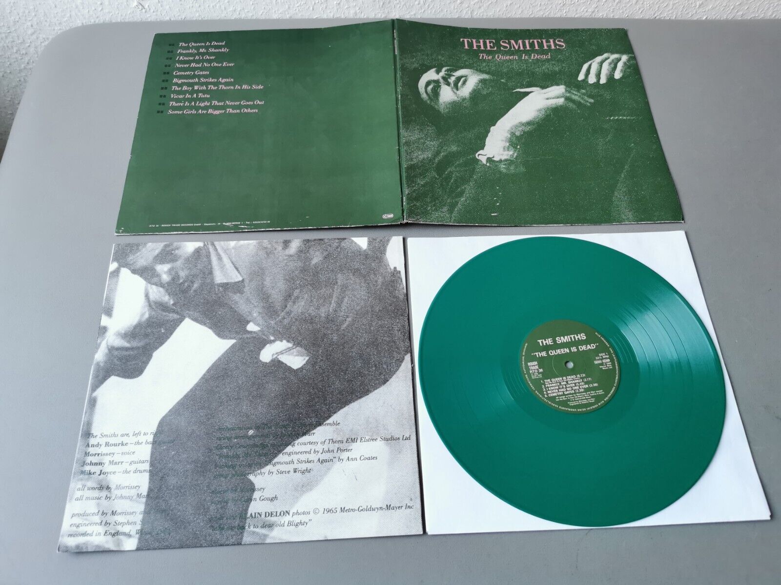 THE limited green Vinyl LP The Queen Is Dead (1986 Trade Germany)) |