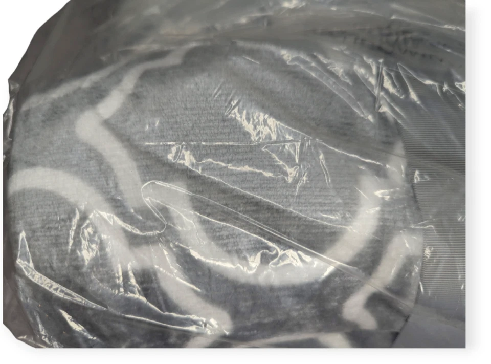 Ambiance Gray & White Luxury Velvet Throw 50" x 70" - Image 4 of 4