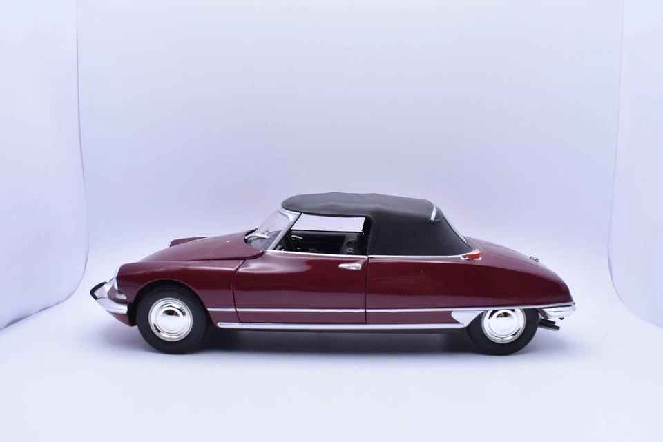 Modellino auto scala 1:24 Citroen DS 19 diecast modellismo statico da collezione - Immagine 2 di 4