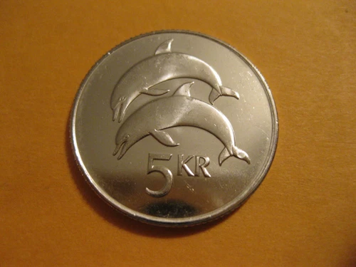 1996 Iceland Coin  5 Kronur  DOLPHINS  uncirculated beauty  animal coin dolphin