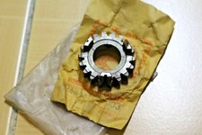 Honda C92 C95 CD125 CL125 CS92 SS125 Gear 2nd Main Shaft 18T NOS 23431-200-303
