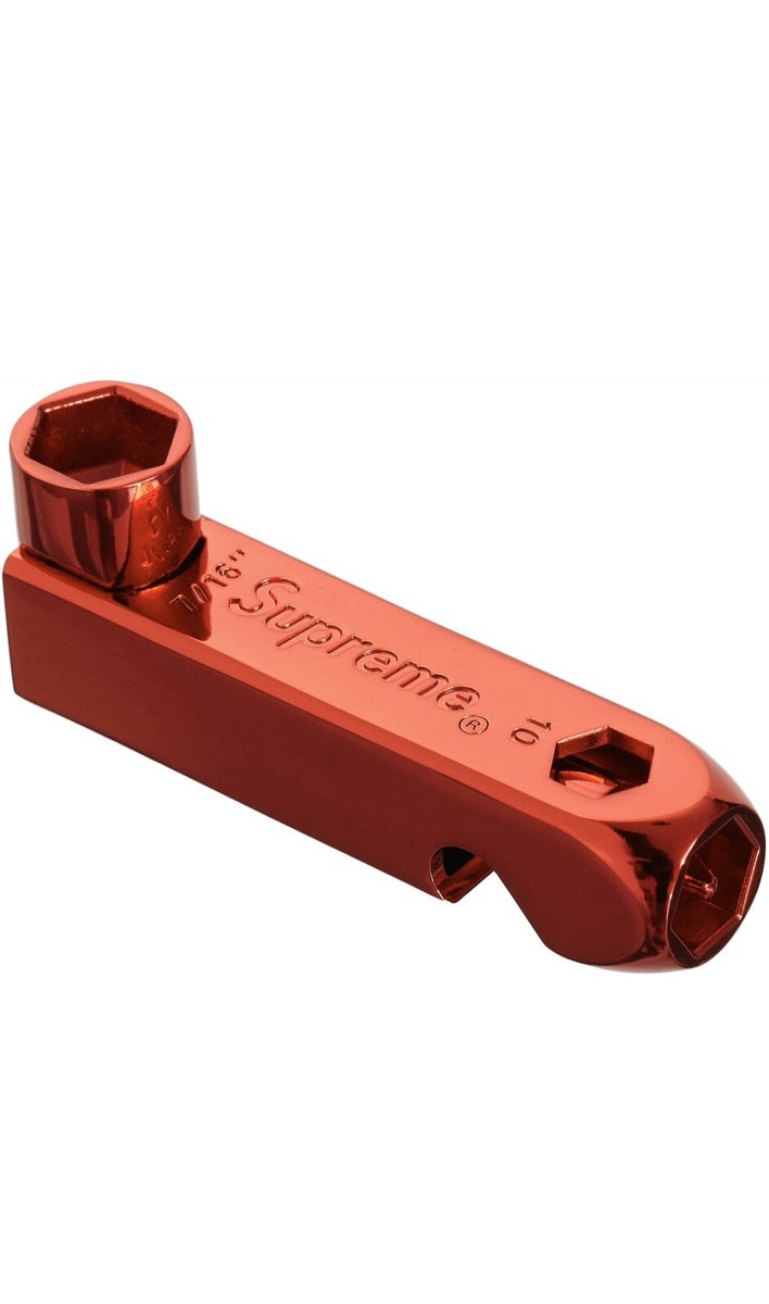 Supreme - Supreme®/ pipe skate key Supreme Pipe Skate Key (FW20) - $38