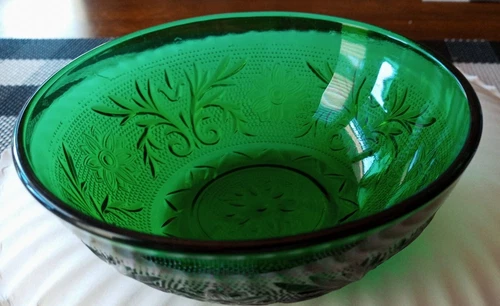 1950's Anchor Hocking Forest Green Sandwich Glass Small Berry Bowl