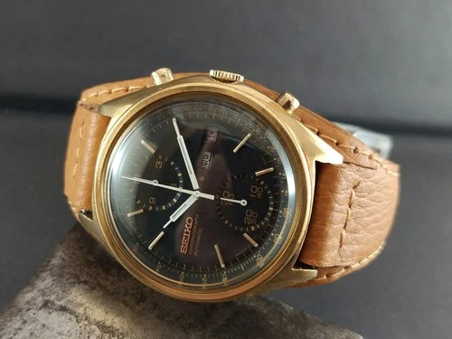 SEIKO Black Panda 6138-8020 Chronograph Watch. Arabic / English Calendar. 1977