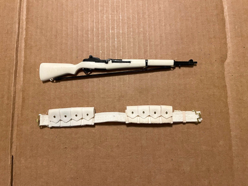 VINTAGE GI JOE WHITE M-1 RIFLE & CARTRIDGE BELT CIRCA 1964