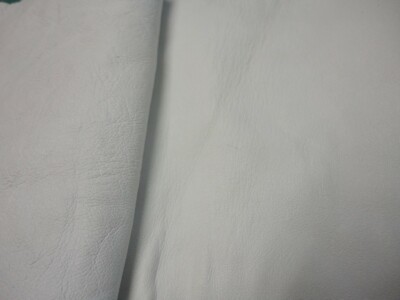 Hellweißes weiches Leder 1 mm 3,5 Zoll x 16 Zoll WH055