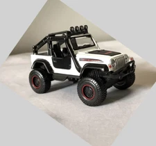 2003 JEEP WRANGLER 4x4 RUBICON LIFTED WHITE/BLACK 1/35 MAISTO DIECAST MODEL CAR 