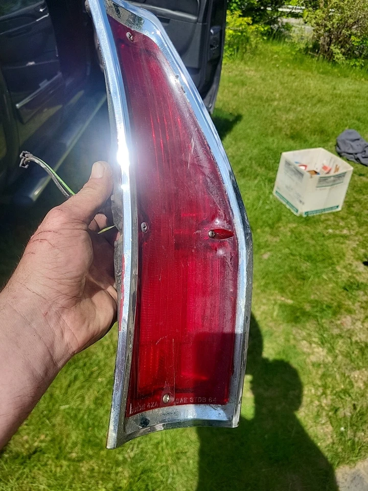 1964 BUICK SPORT WAGON AUTO 5955065 LH TAIL LIGHT Lens BEZEL+ HOUSING Oem - Image 4 of 4