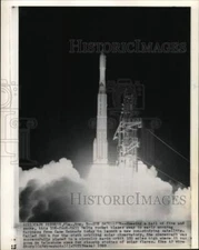 1969 Press Photo Delta rocket blazes away to launch a sun-studying satellite, FL