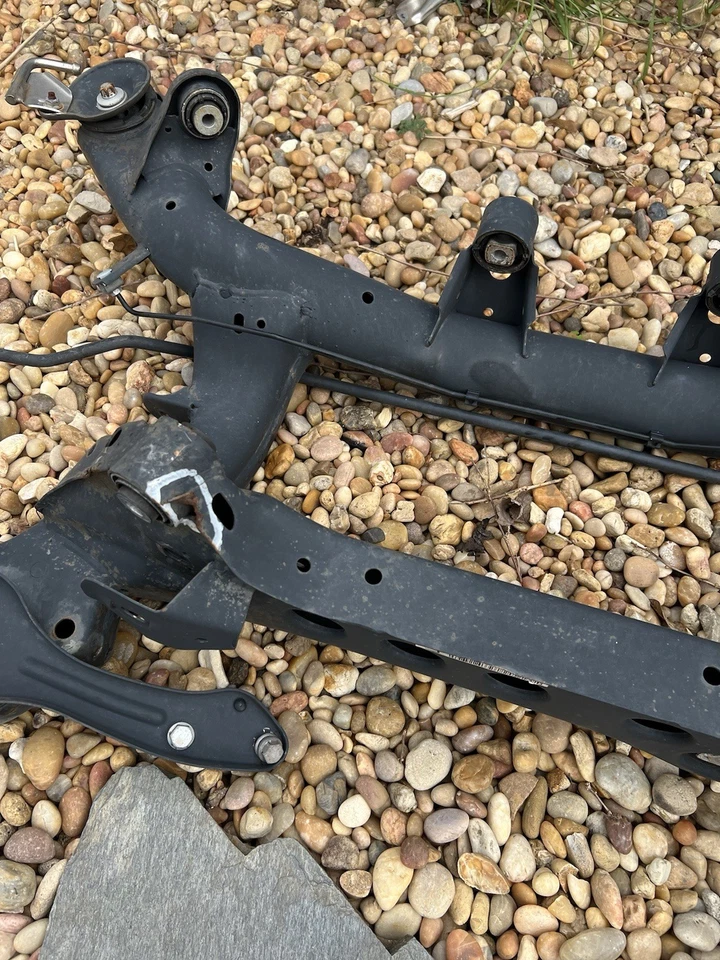 2007-2013 BMW E90 E92 E93 328i 335i RWD SUBQUADRO TRASEIRO CROSSMEMBER FABRICANTE DE EQUIPAMENTO ORIGINAL 48K MILHAS - Imagem 3 de 4