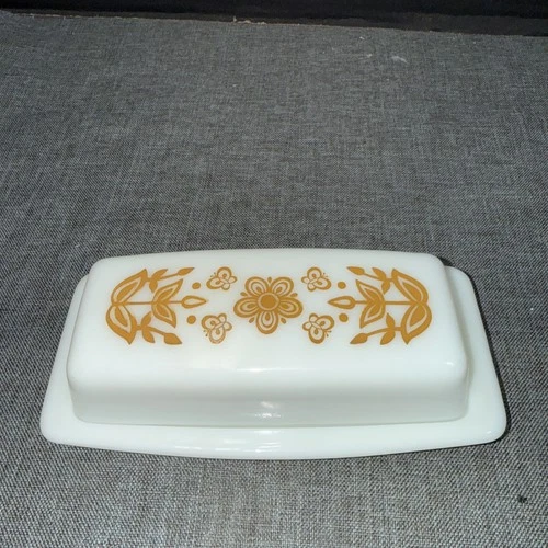 VTG Pyrex Butterfly Gold Butter Dish ￼