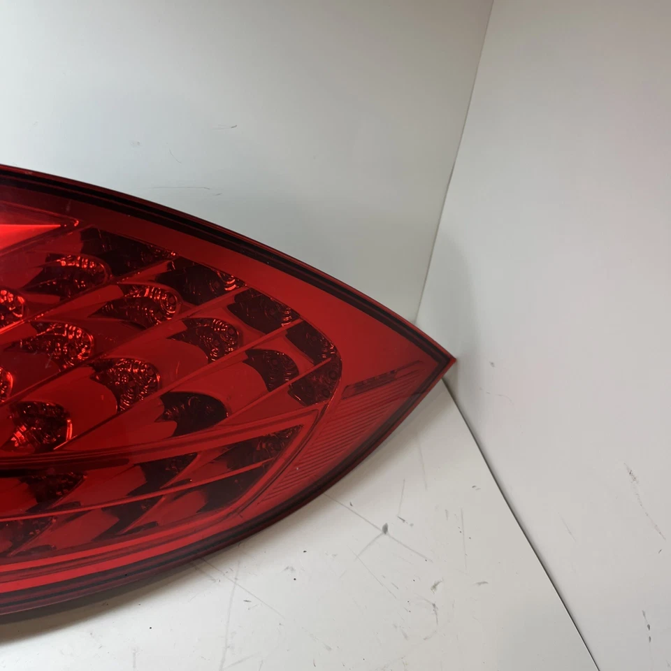 Luz trasera derecha Porsche Cayenne S 2012 7P5945096AA OEM  Foto 3 de 4