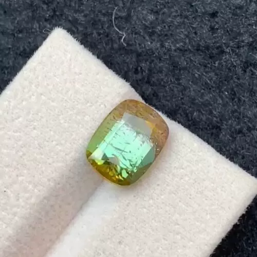 4.75 ct good quality natural bi color tourmaline loose gemstone from Afghanistan - Image 2 of 4