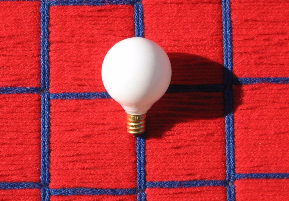 BOX of 25 new WHITE CHRISTMAS C7 string LIGHT bulb G12.5 Round outdoor GLOBE 10w - Image 3 of 4