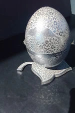 Antique Vintage Fred Zimbalist Egg Shape on Leaf Chased Silver Thorens Music Box