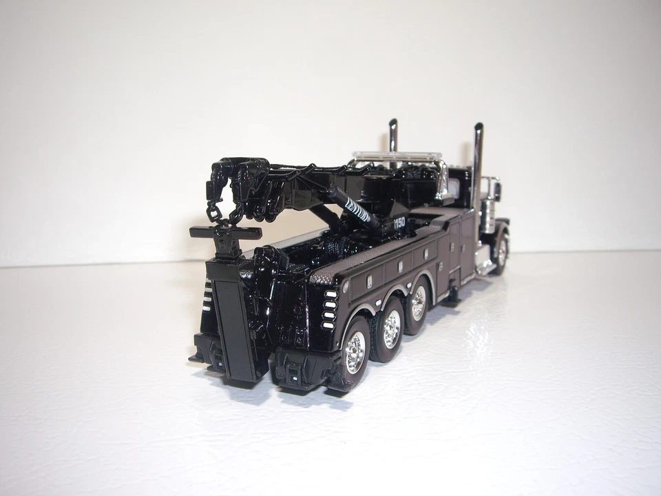 DCP FIRST GEAR 1/64 BLACK TRI-AXLE PETE 389 DAY CAB WITH CENTURY 1150 WRECKER - Image 4 of 4