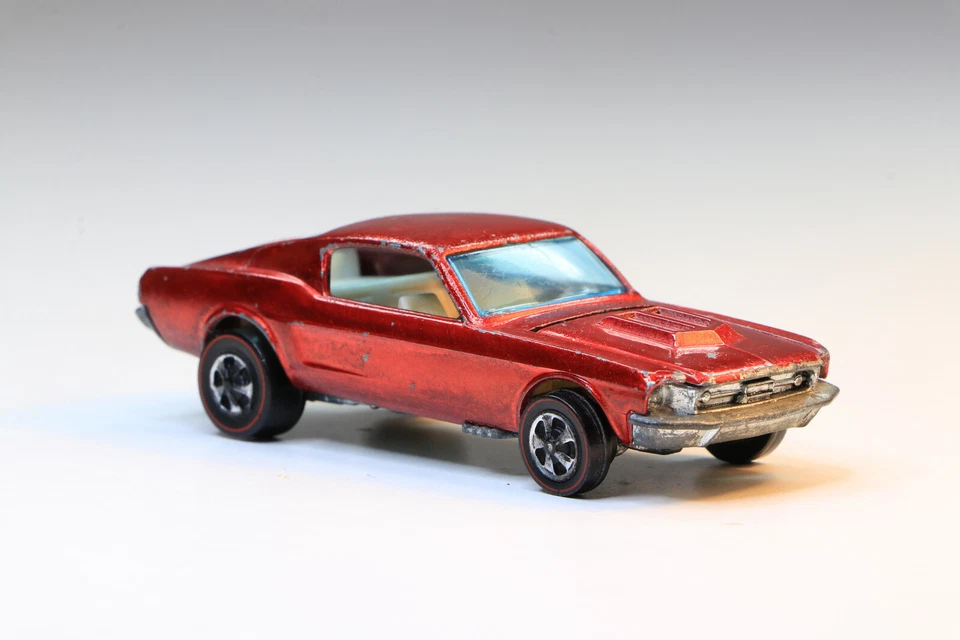 Hot Wheels Redline 1968 Custom Mustang Spectraflame Red HK White Interior Rare - Image 2 of 4