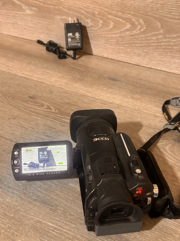 JVC Everio GZ-HD7U 3CCD 60GB Hard Disk Drive HD Camcorder w/ Charger & Battery - Image 3 of 4