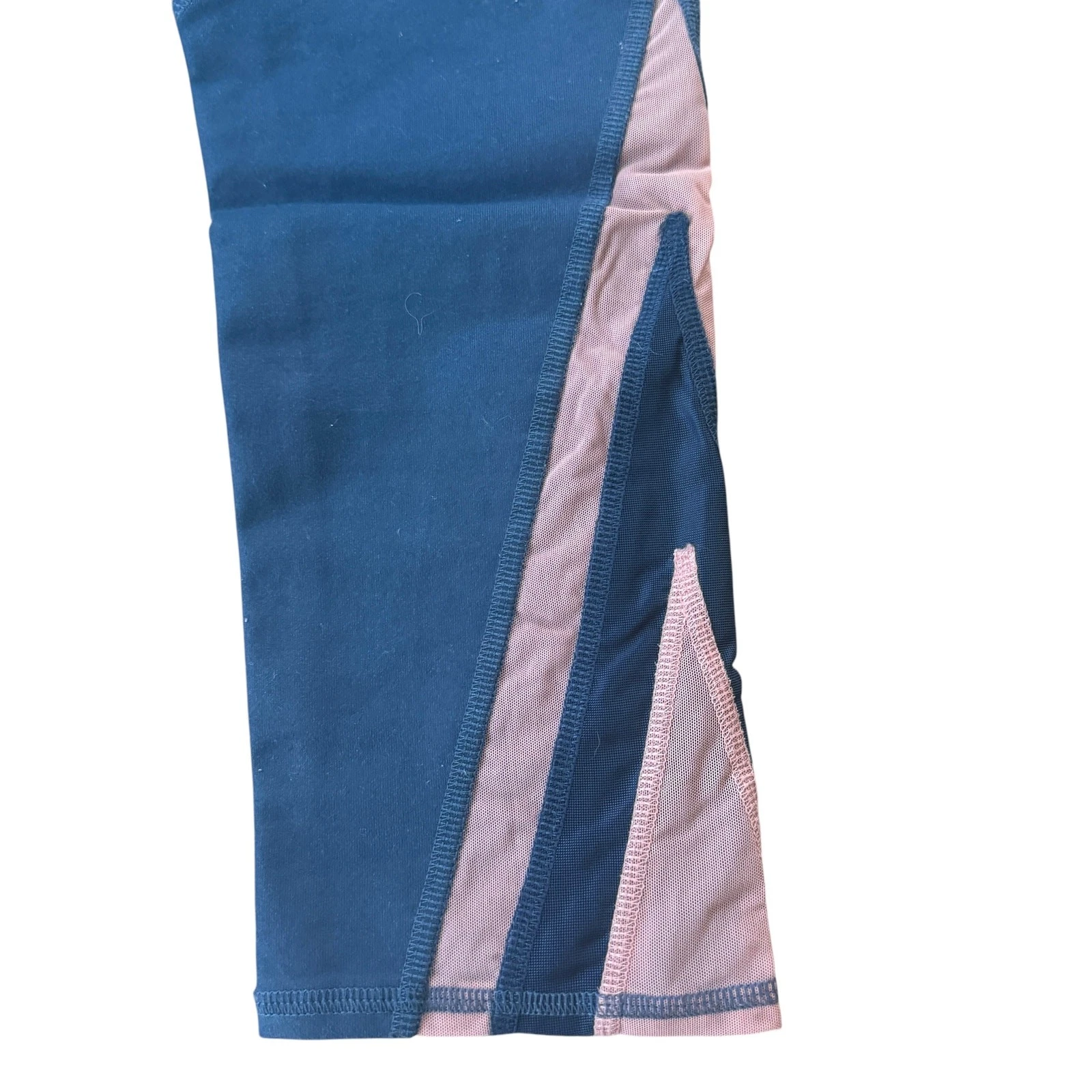 alo-yoga chevron mesh cropped leggings
